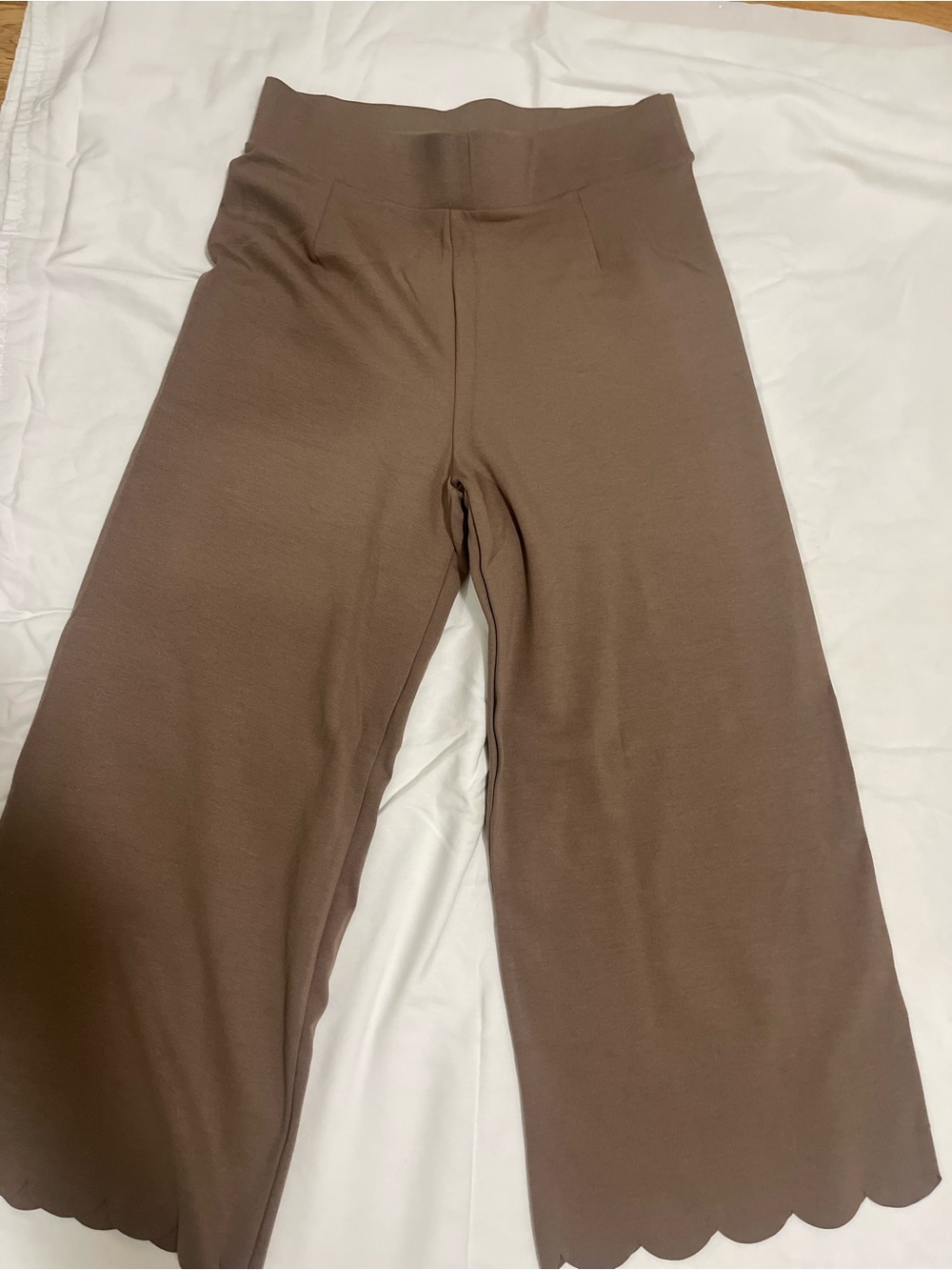 Zenana Outfitters Brown Scallop-Hem Wide-Leg Cropped Pants